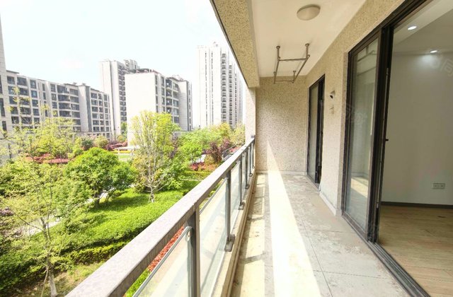 万华嘉园4室2厅143㎡179万二手房图片