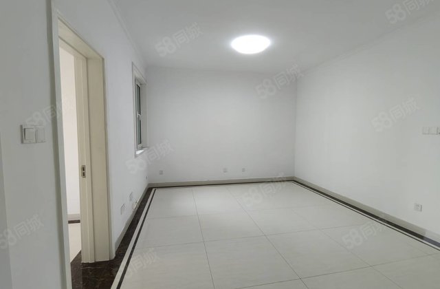 新上  清水湾  带车位 储藏室 双卫  中层