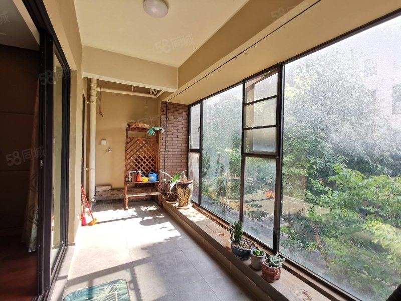 送全套定 制家具带车位 万科白沙润园 电梯入户大平层精装4室