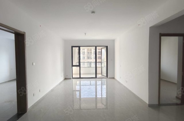 朗悦府三叶草户型  带车储  可走一手可分期 随时看房