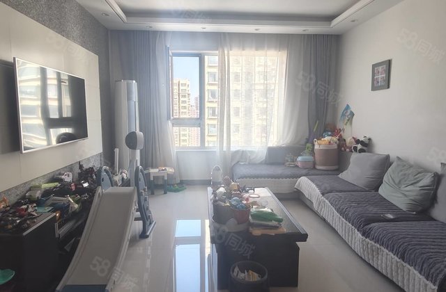 房东诚心卖!精装三室双卫，可拎包入住带储全天采光，南北通透!