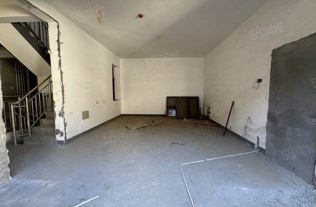 中间好楼层 产权清晰 南北通透 环境好 医疗配套成熟 房龄新