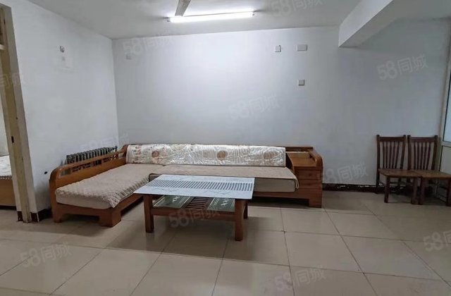 闸北小区 文轩总校 东关   一楼 三室 年两年 看房方便