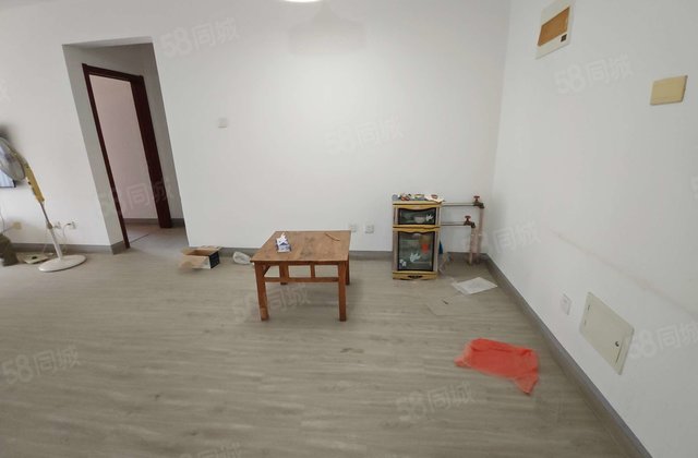 新东方龙湾在水一方三室两厅双卫房带有车位免大税随时看房