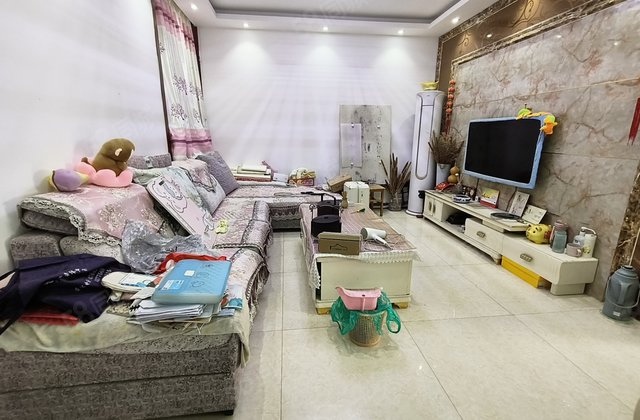 老文轩，第二实验电梯三室，104平，89万，随时看房