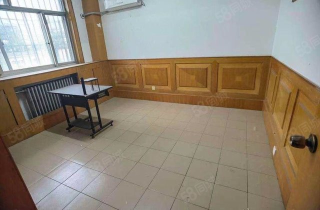 文轩 八中 龙山南区 三楼 三室 看房方便