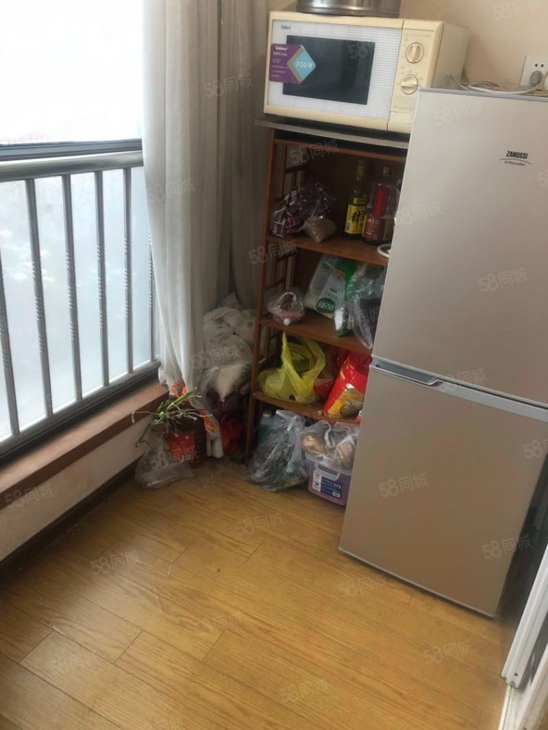 万基商务公寓1室1厅1卫42㎡北10.8万