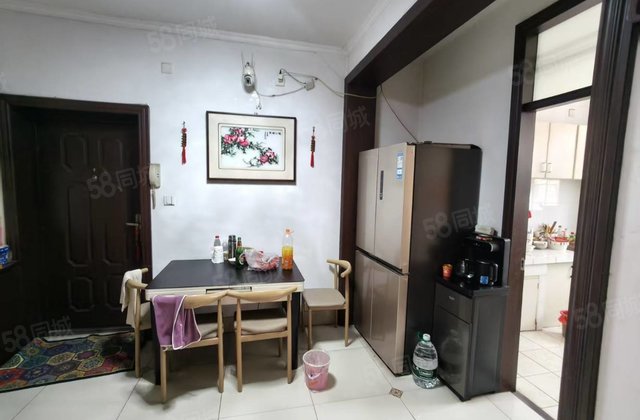 老文轩    步梯中间楼层  公安局家属院  小区停车方便