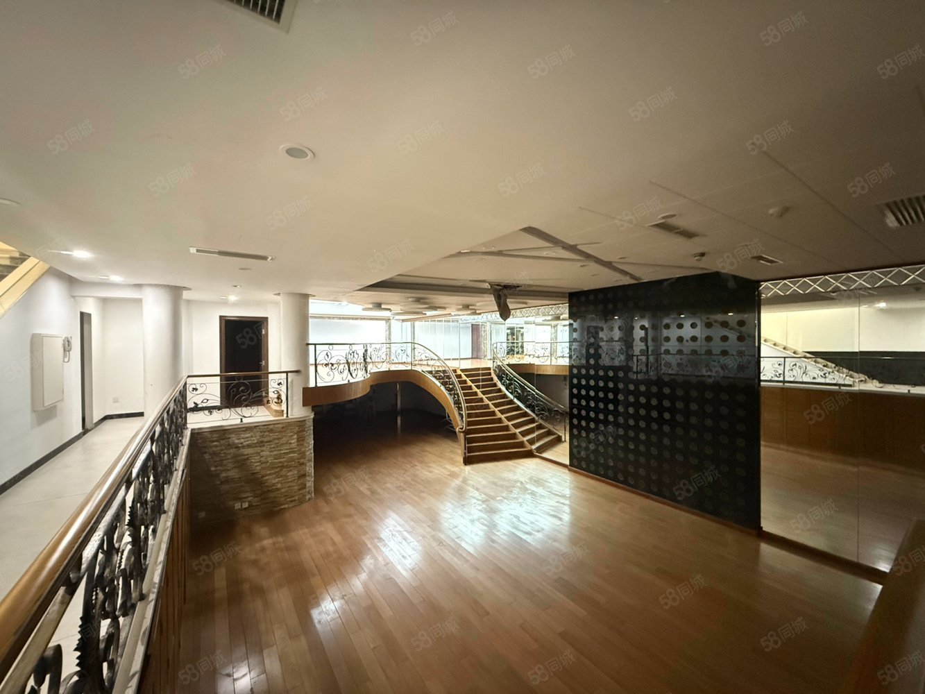 財(cái)富公館6室4廳8衛(wèi)1500㎡南北8400萬