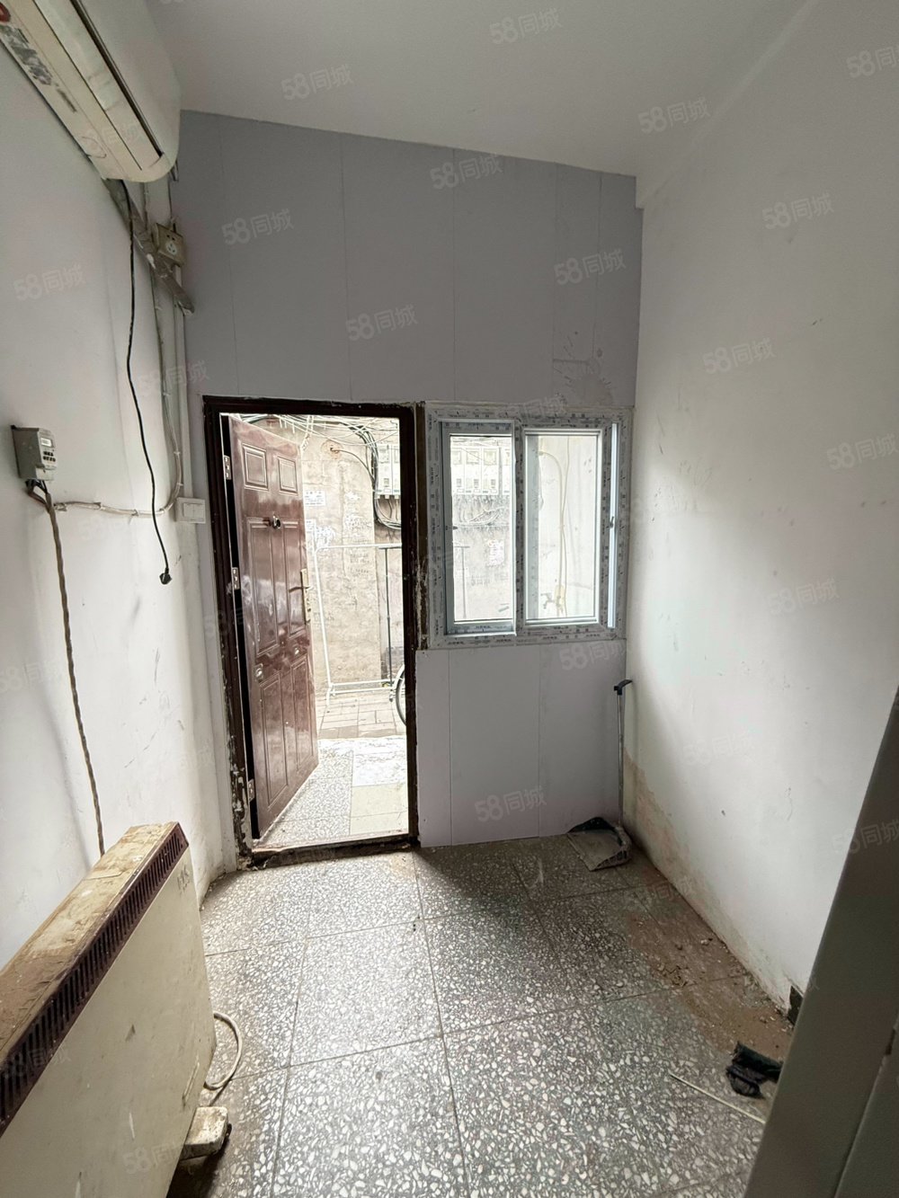 豆角胡同小區(qū)1室1廳0衛(wèi)11㎡南北190萬