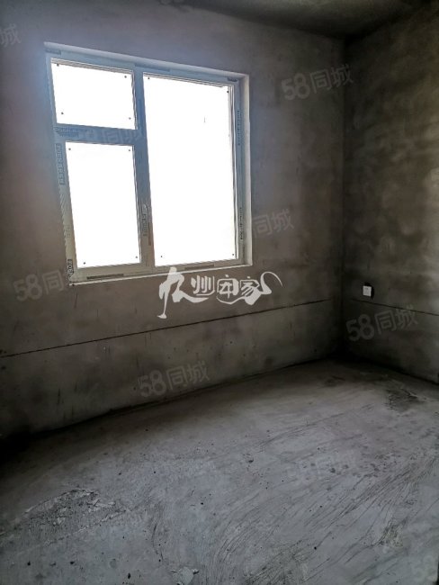 华铭阳光府3室2厅2卫137㎡南北106万