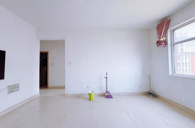 二中附近98平三室 送车位储藏室免大税