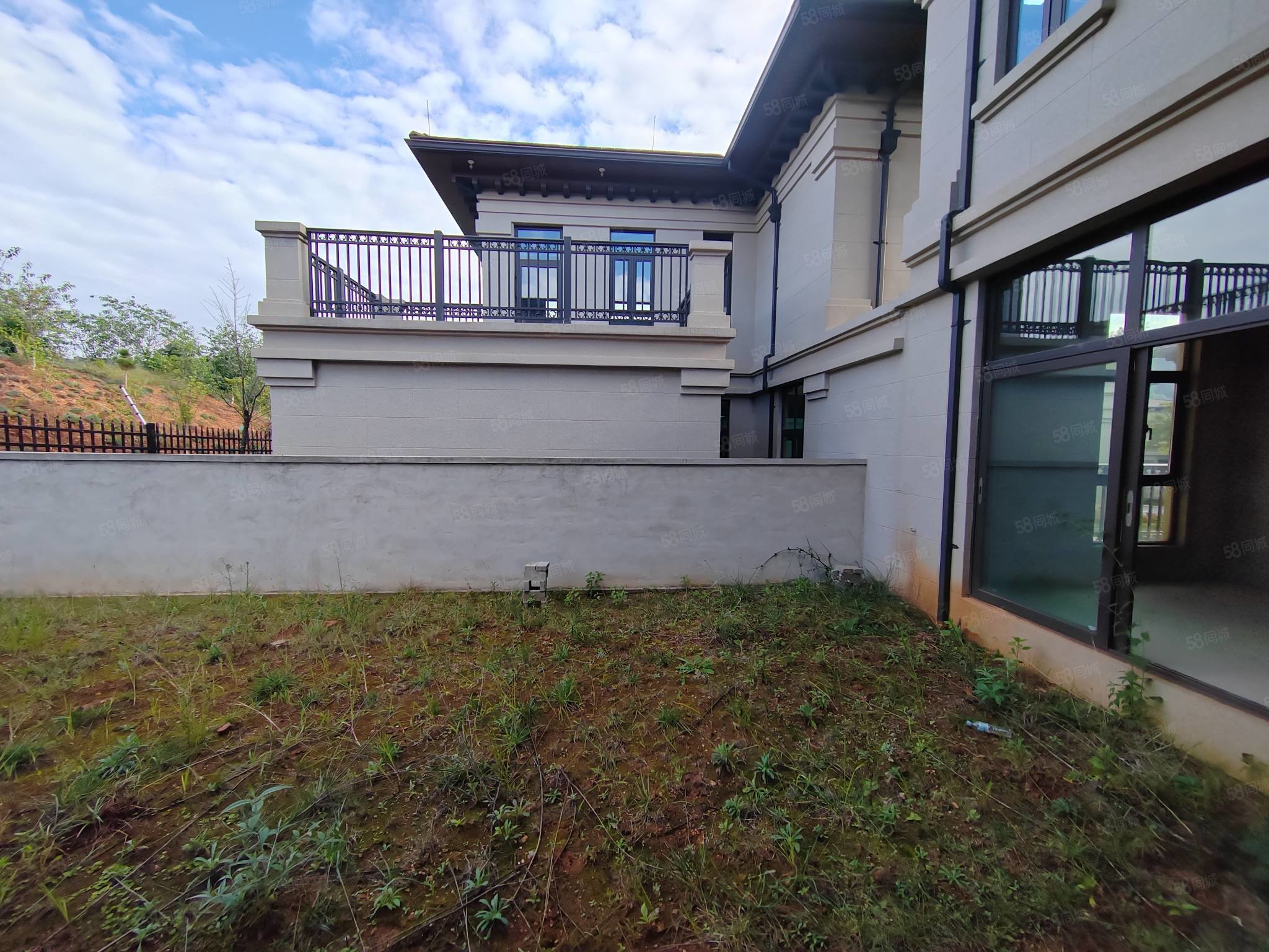 玉山城(别墅)5室2厅5卫400㎡南北335万