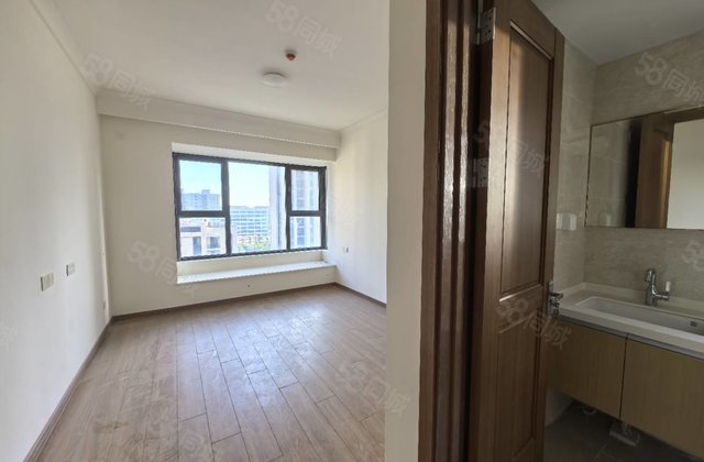 区政府，松桂大街东昌天悦，三室边户，免大税，带车位，一实验