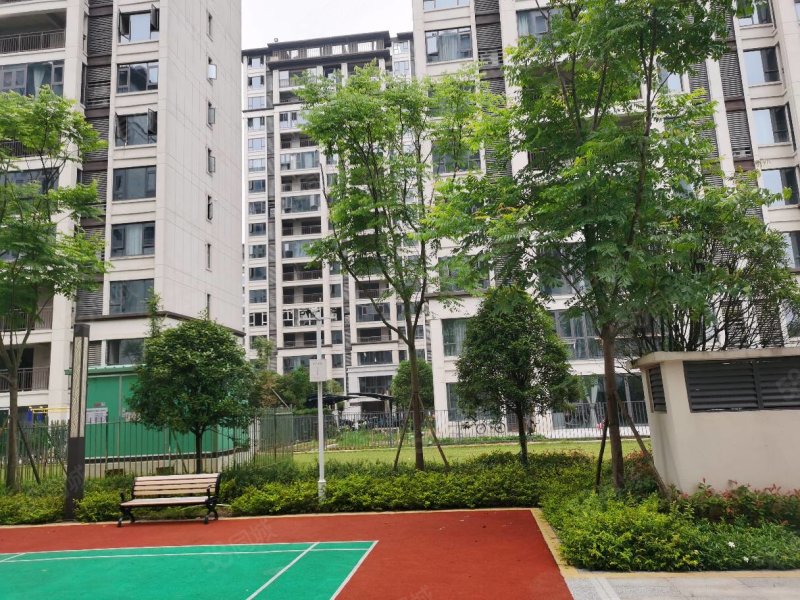 江旅翰林苑4室2厅2卫128.3㎡南北93万