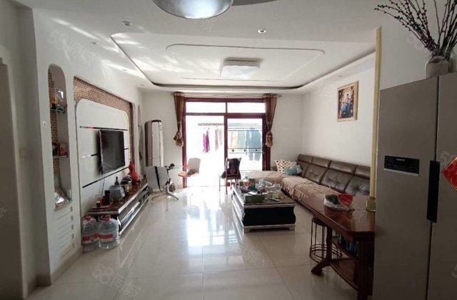 新东方名人苑三期家具齐全拎包入住随时出售，随时看房