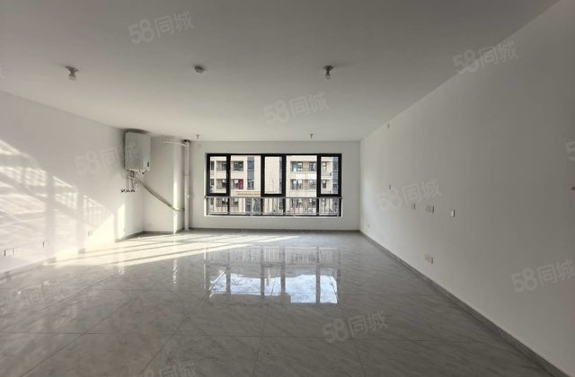 旅游度假区 正规商品房 次新小区 南北通透 精装修 小三房