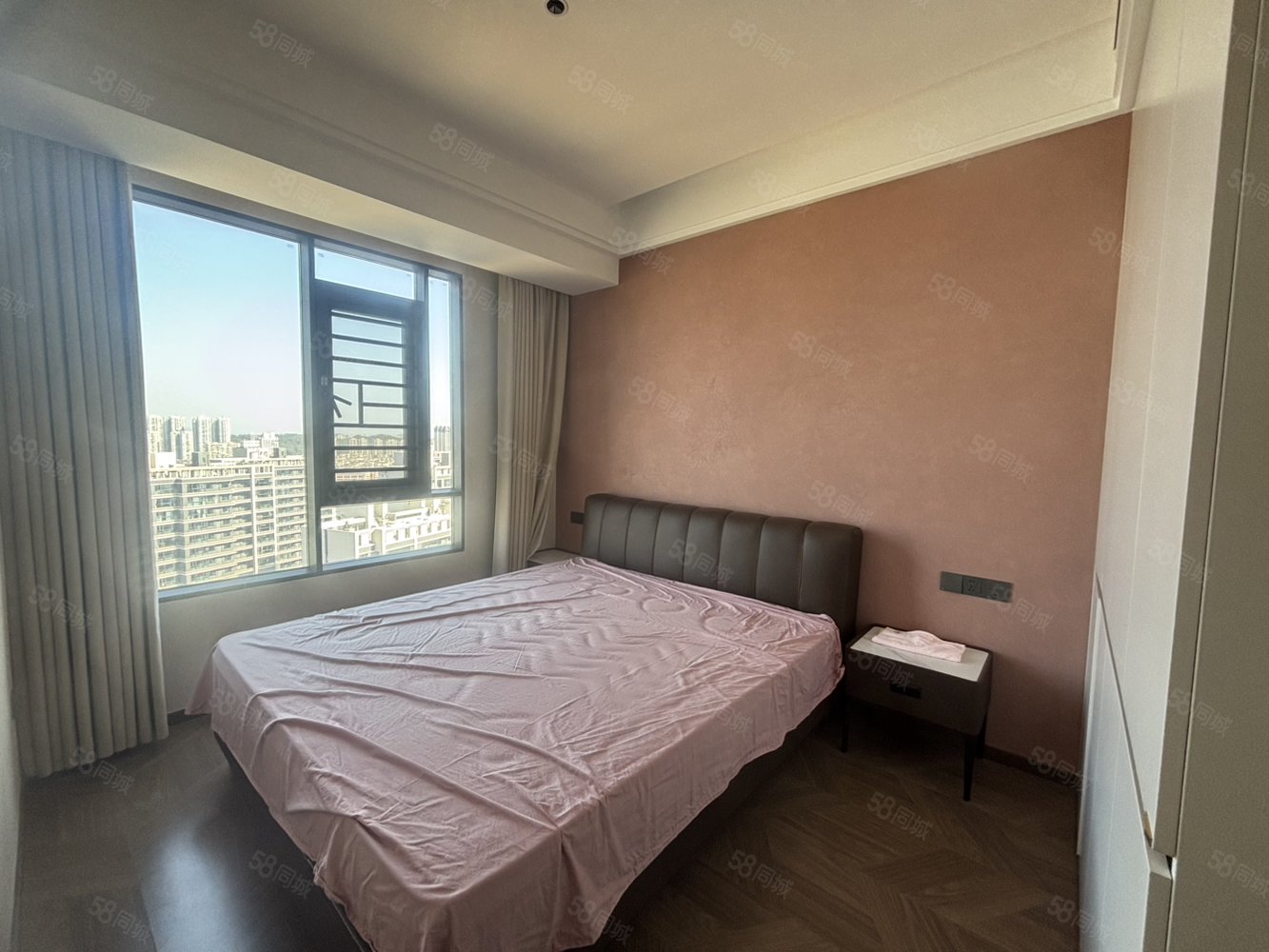 德和领秀广场5室2厅3卫172㎡南北220万