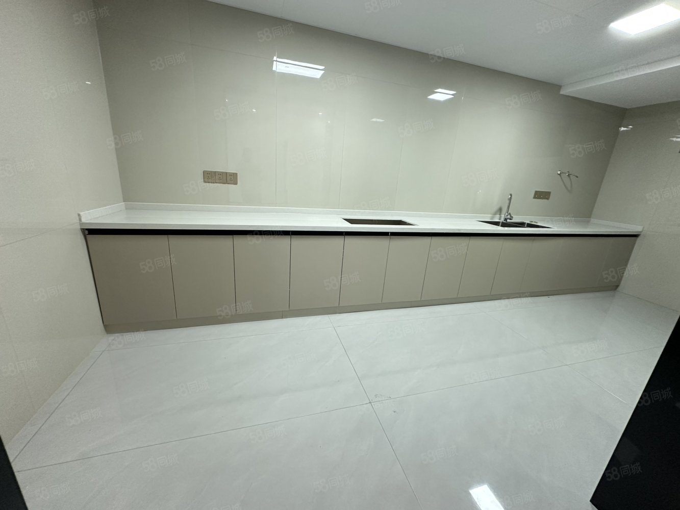 天御蓝湾6室3厅2卫160㎡南北92万