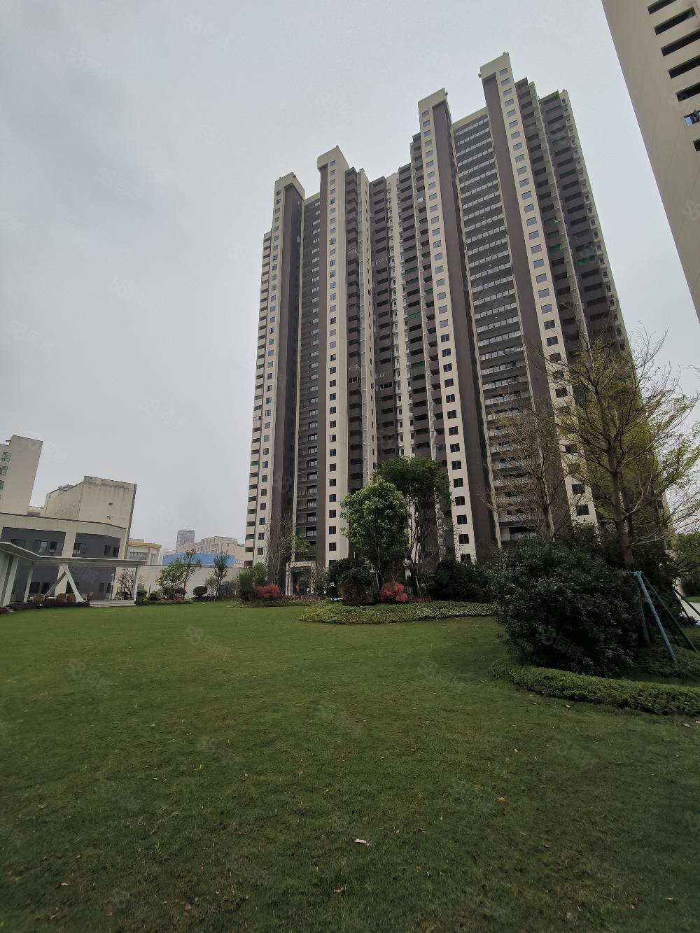 唐商中央花园3室2厅2卫112㎡南北110万