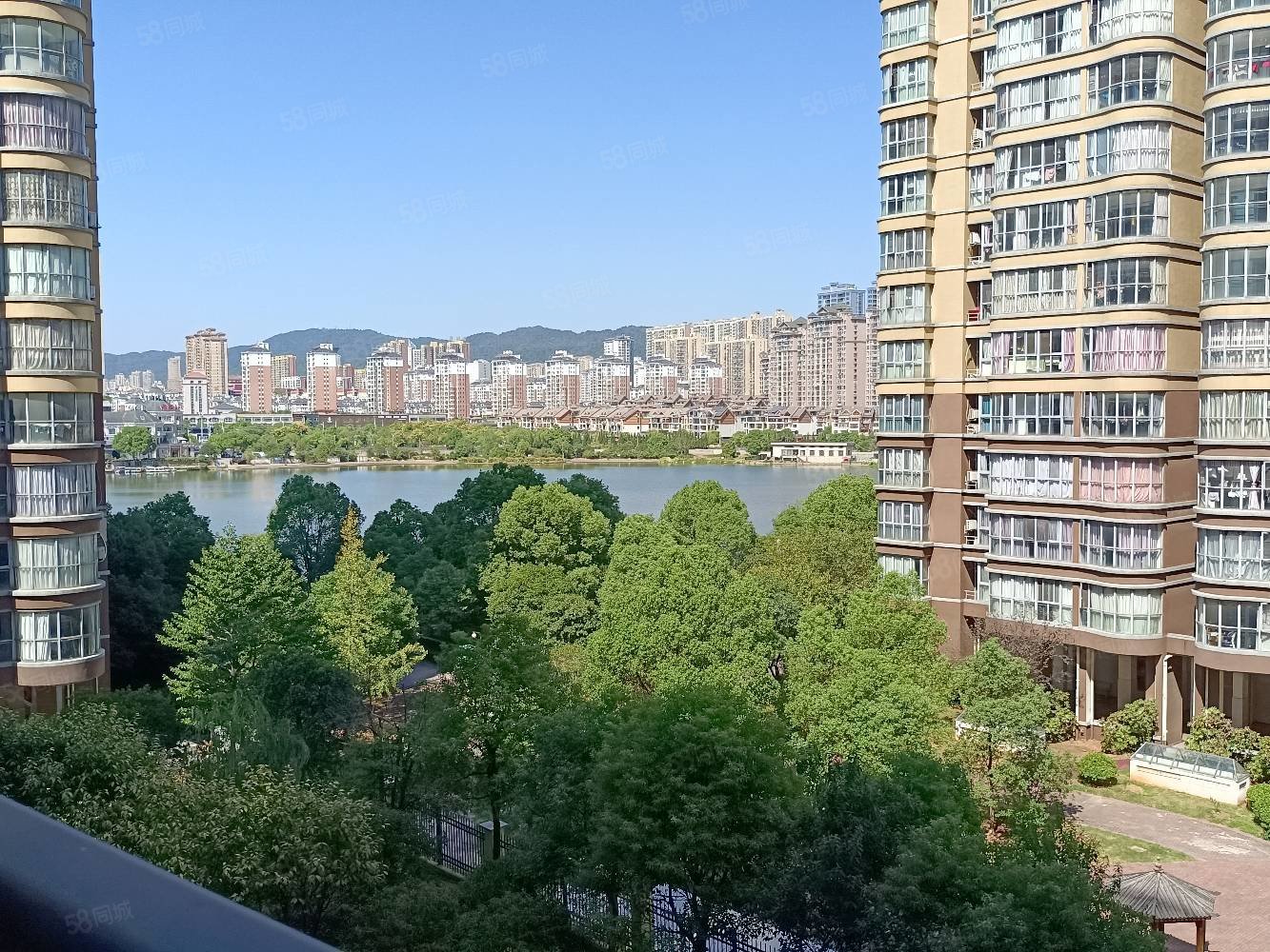 景江花园3室2厅2卫123㎡南93万