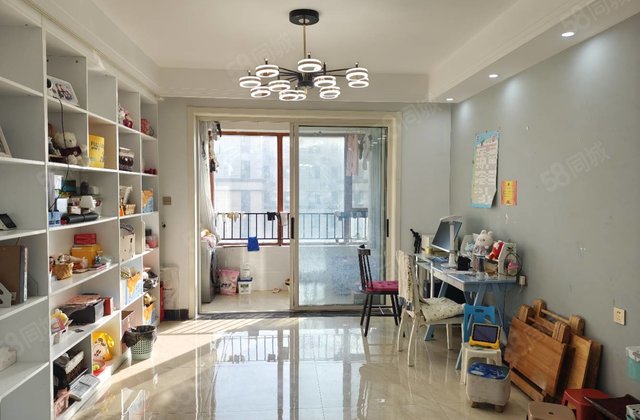 急售！东关国际商品房，老文轩外国语，三室两厅两卫送车位储