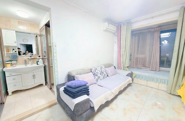 蓝色港湾(三期)1室2厅53.54㎡35.8万二手房图片