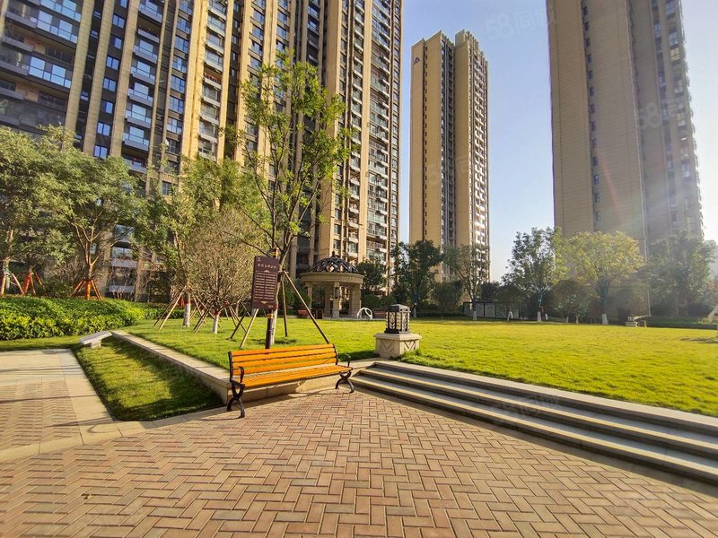 建业一号城邦 95万 131平 契税够两年可贷款随时看房