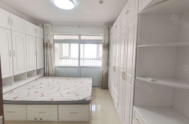 急售二中附近电梯8楼精装修，带家具家电49万，可按揭