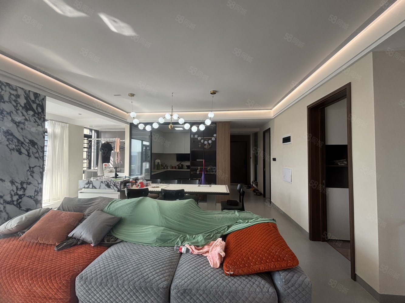 德和领秀广场5室2厅3卫172㎡南北220万