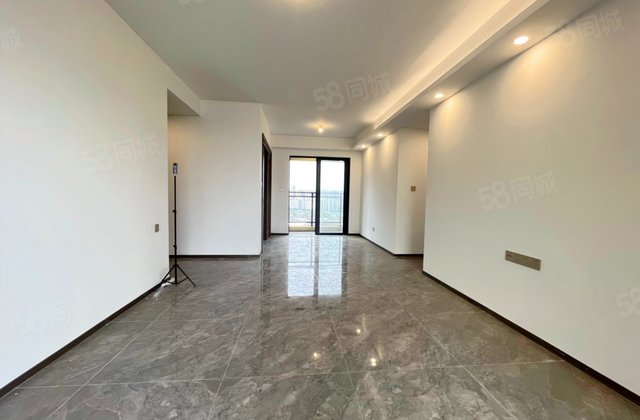 东湖学府B区4室2厅116㎡108万二手房图片