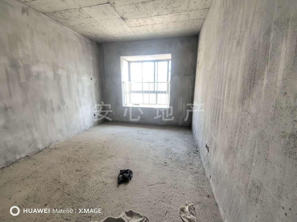 东湖花苑3室2厅1卫120㎡南北96万