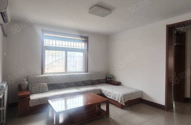 孝心一楼 人民公园南邻 大三室 出行购物方便 停车方便 送储