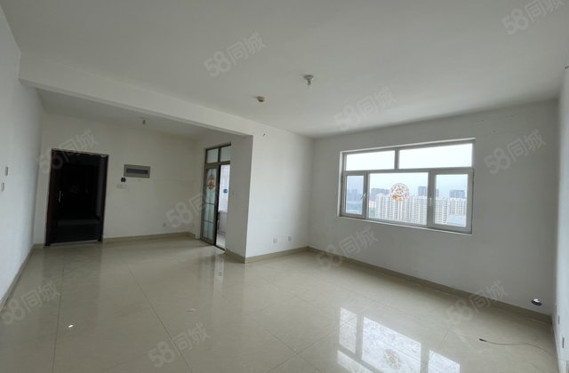 金柱大学城B区114平，74万免大税送储藏室