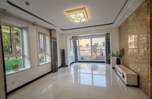 御景王宅 商品房 精装大三室双卫 带车储 落地窗带大院子