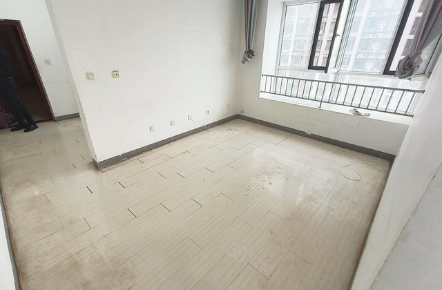 免大税！78万买9楼东边户！大学城 三室两厅，全明户型，带储