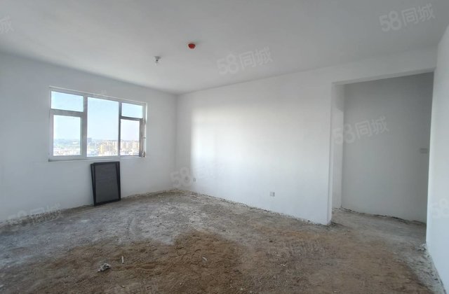 湖边房新房未住，华悦金钻金柱绿城电梯房三室二卫送车位和储。