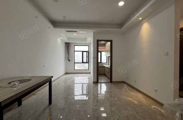 老文轩。外国语东邻，精装修，看房有月扯电梯房 三室两厅两卫