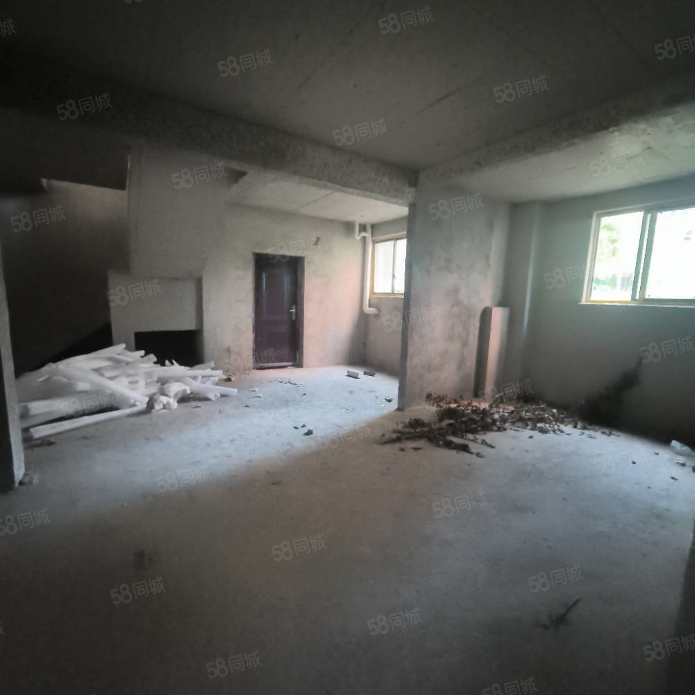 天御蓝湾7室2厅4卫126㎡南北140万