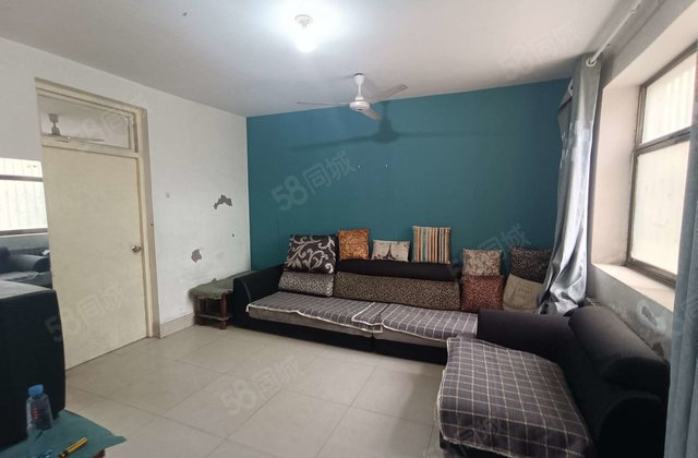 新时代小区 简单装修 80平 2室2厅 居家自住 保养好