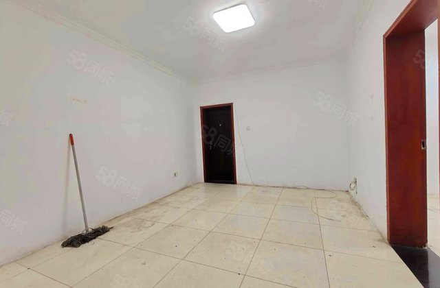 育苗路8号院2室2厅62.63㎡72万二手房图片