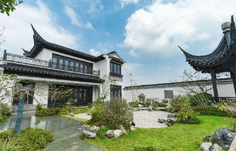 颐和山庄(别墅)3室2厅3卫163.32㎡南588万