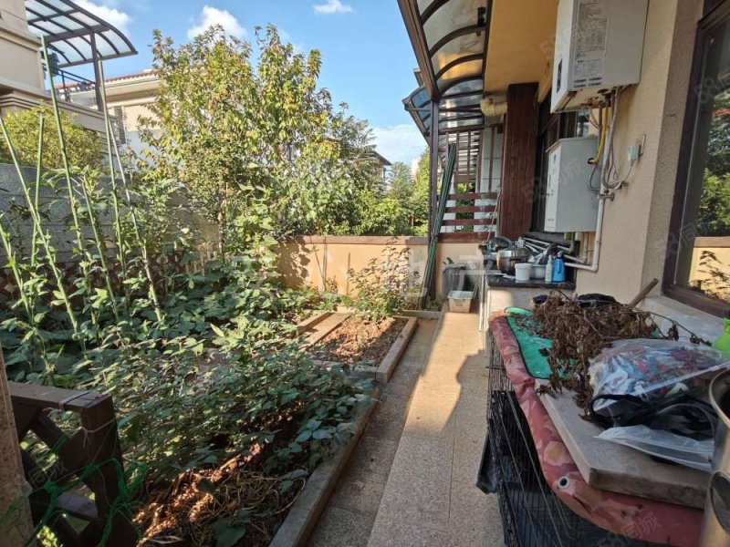 德和沁园(别墅)5室3厅4卫216㎡南北550万