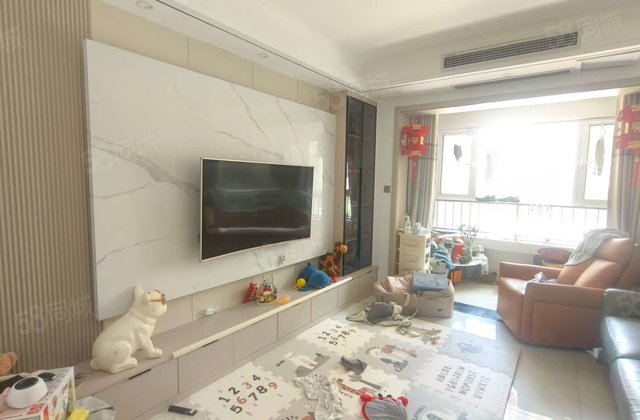 东文轩中学对面，三室东边户，免大税送储藏室，商圈成熟