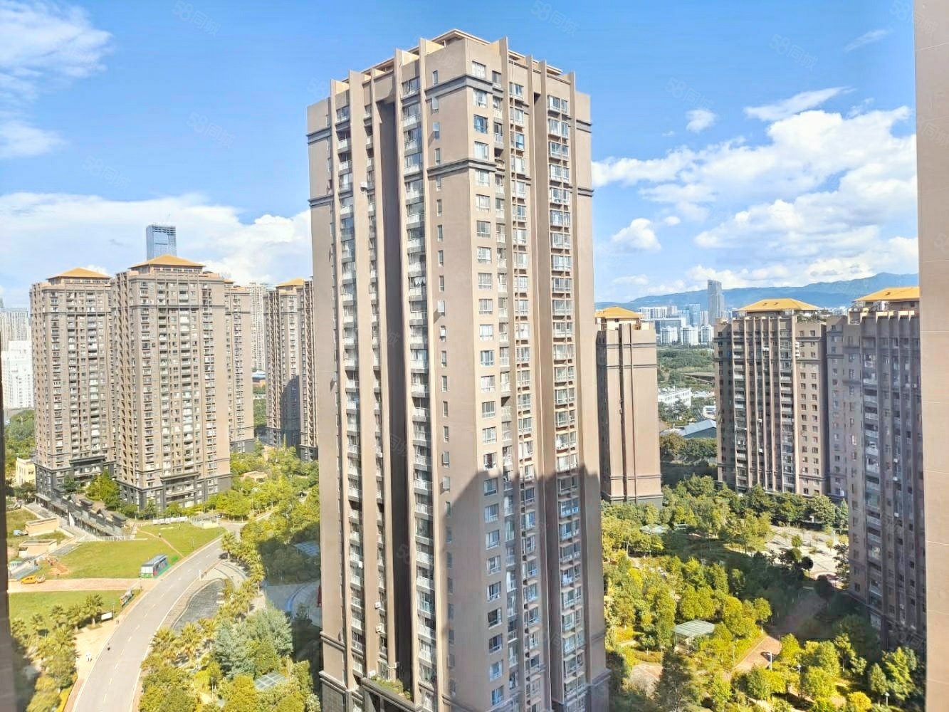 惠景园小区中间位置中间楼层采光充足安静不临街