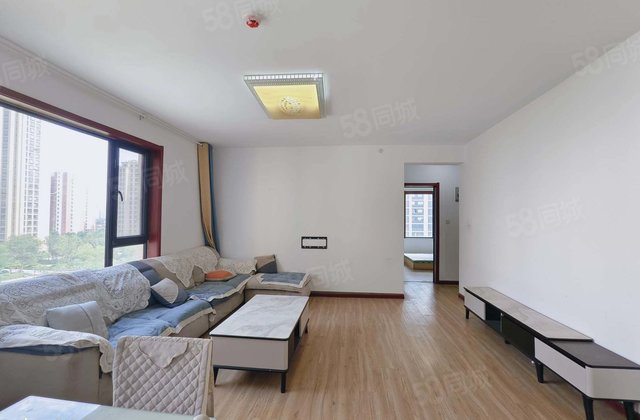 东边户 单价八千多 四室两厅两卫 免大税 送储藏室 随时看房