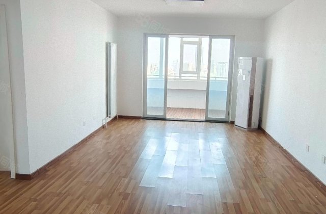 天基  水岸  房东诚心直卖自住房 无遮挡视野好全天采光精装 送车位送车位！