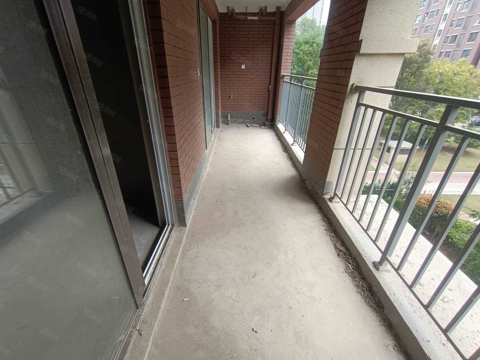 金大地时代公馆3室2厅2卫130㎡南北87万