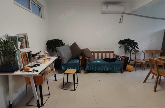 文轩总校 步梯房 3室 2室朝阳 送储藏室 新证可按揭贷款