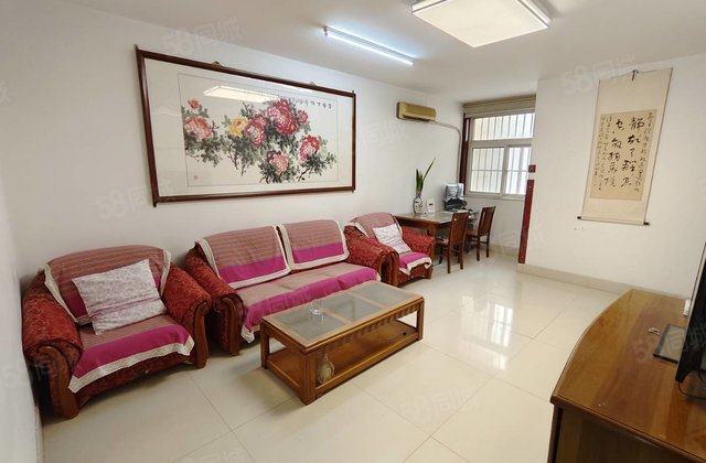 万达旁 中华苑洋房三楼 大三室 精装带车库 随时看房